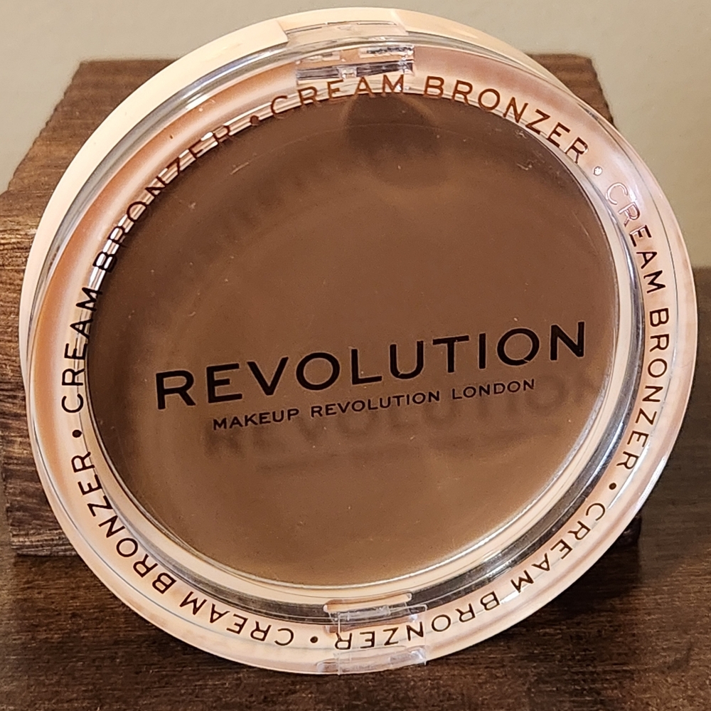 Revolution Ultra Cream Bronzer - Warm Brown/Tan Shade